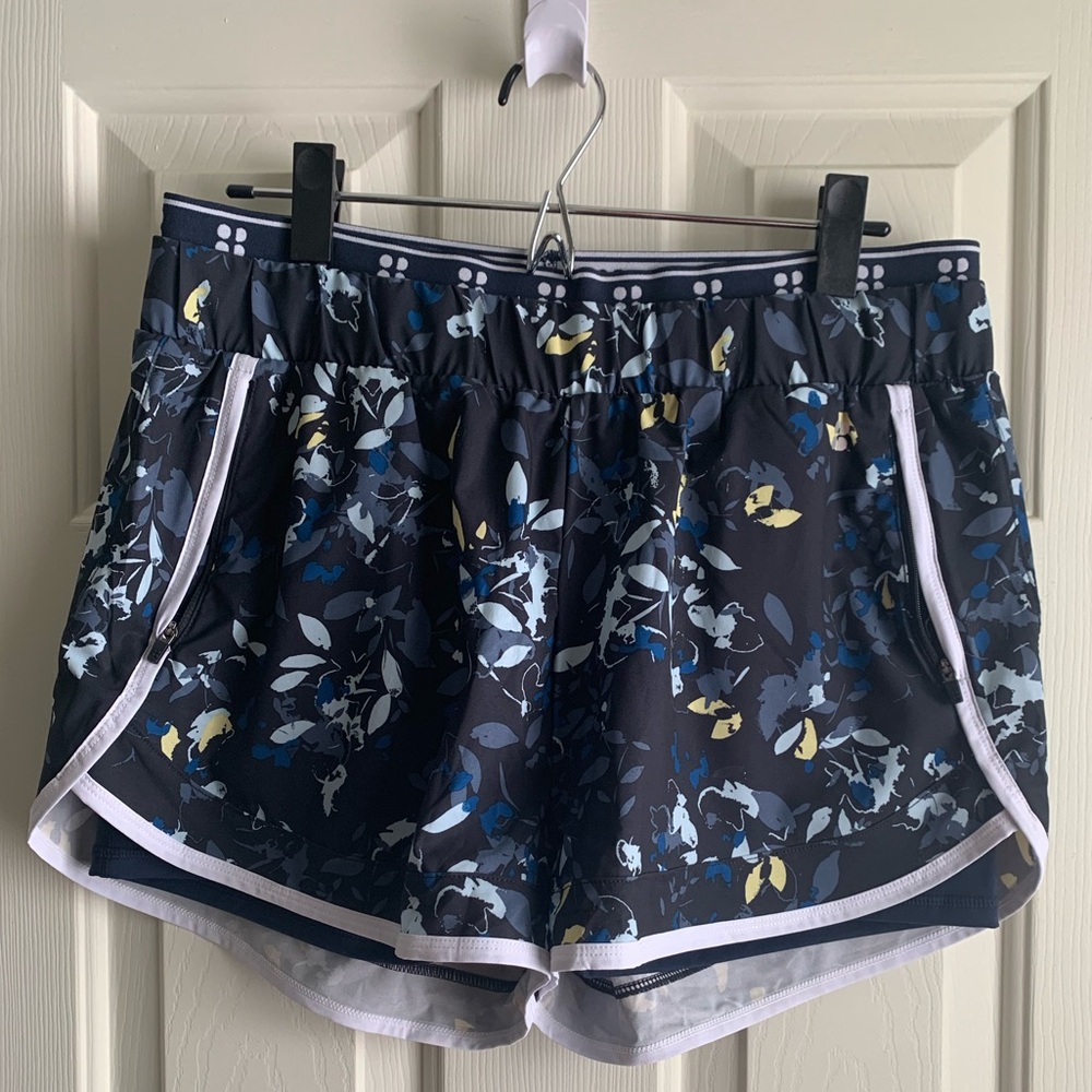 Sweaty Betty On Your Marks Shorts - Size Large NWT